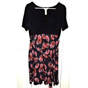 Three Seasons Maternity L Short Sleeve Floral V-Neck Dress